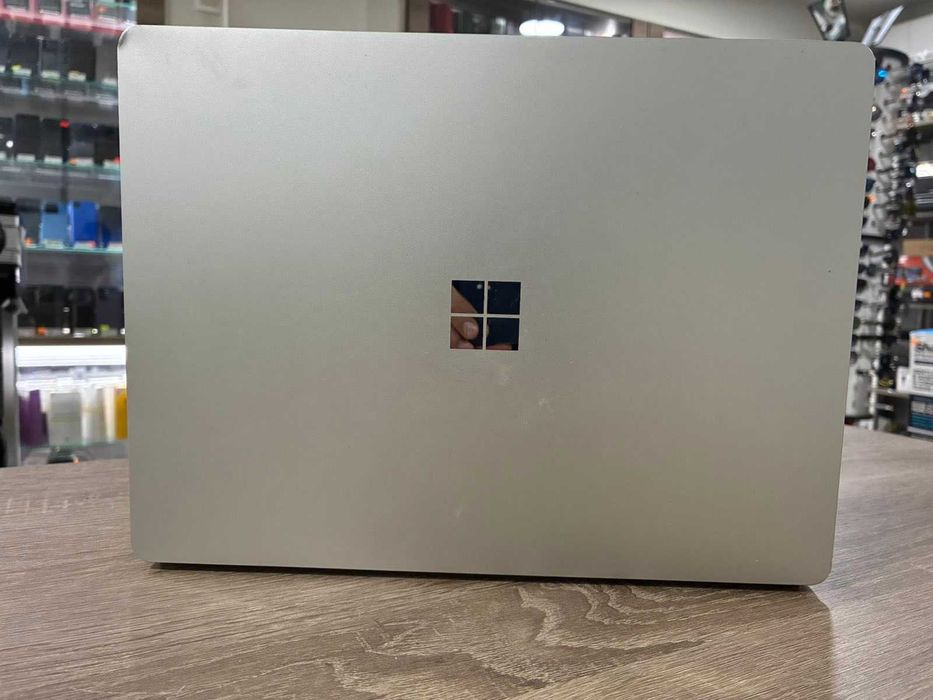 Лаптоп Microsoft Surface laptop GO