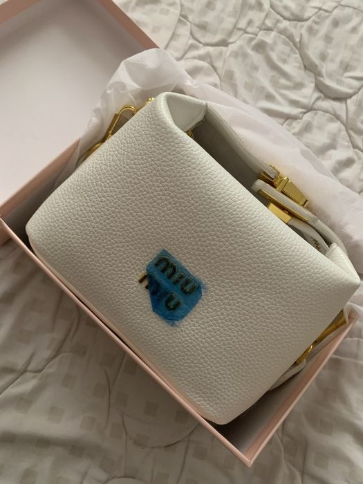 Колжетимды суммада,Сумка MIUMIU новая.
