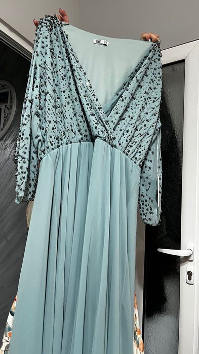 Нова официална рокля с етикет