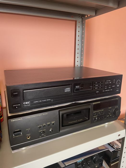 Проигрыватель CD фирмы C.E.C.