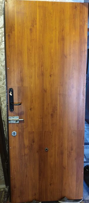 Входная дверь (Железная).