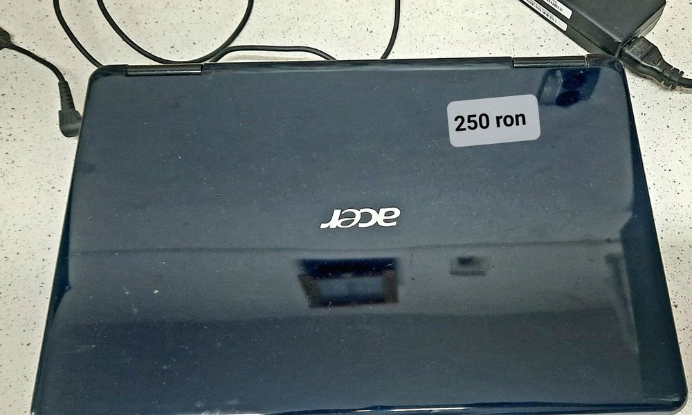 Vand două laptop-uri acer