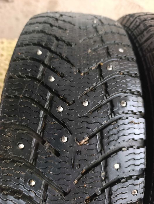 Продам шипованную резину.