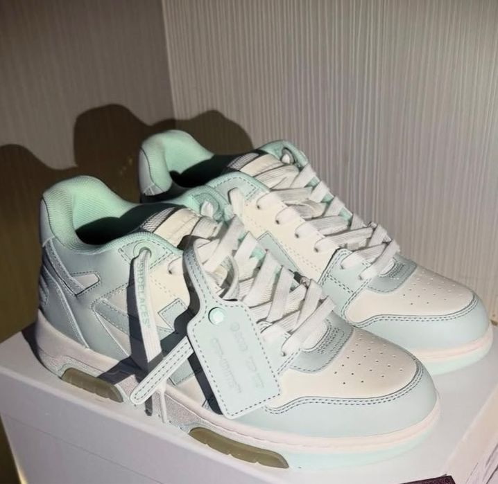 Adidasi off white out off office