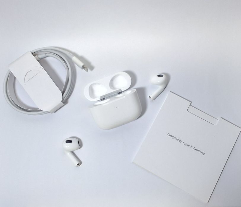 Air Pods 3 cu încărcare Mag safe