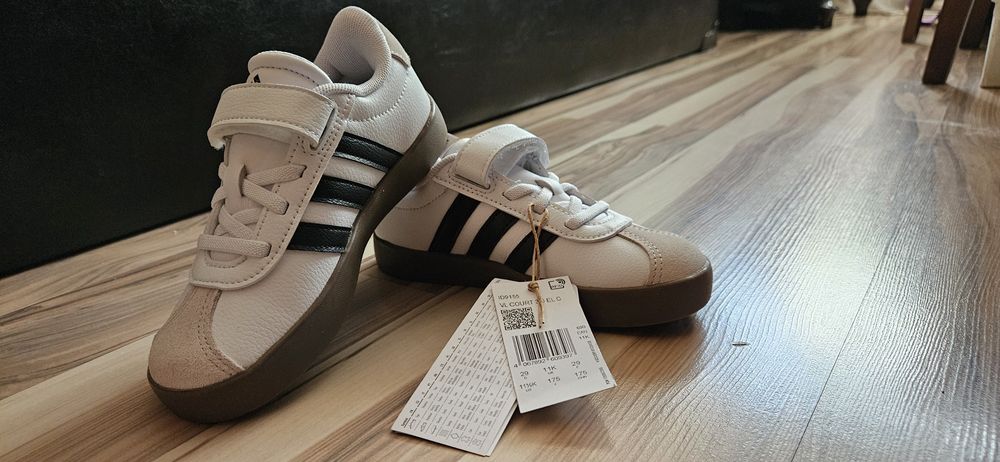Pantofi Adidas noi