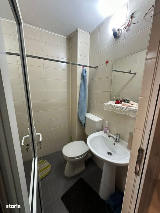 De vanzare apartament cu 2 camere și 2 bai, zona Hotel Roman, 55.000e