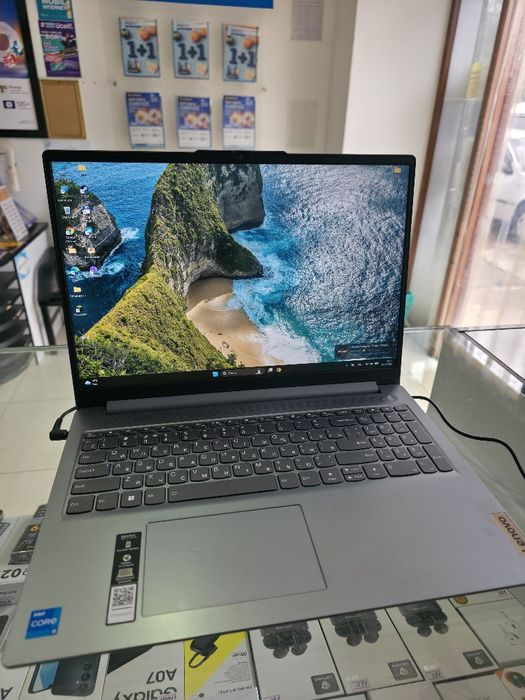 Lenovo Core i5 8/256 SSD
