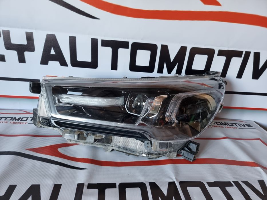 Far stanga full led Toyota Hilux dupa 2020