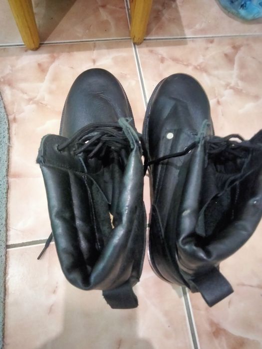 Продам ботинки рабочие 43 кожаные.