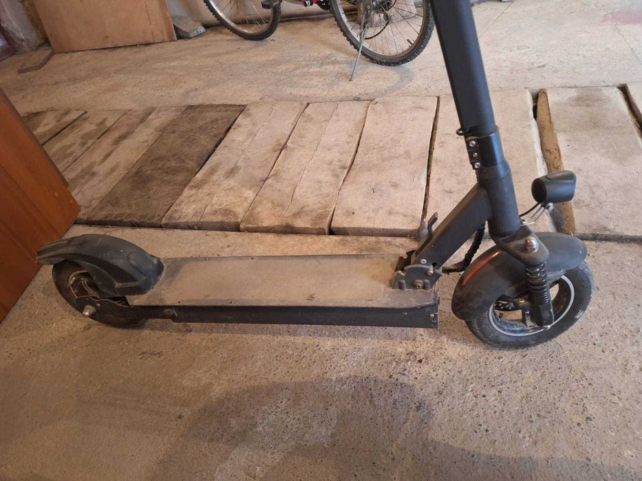 Продам электро самокат Joyor