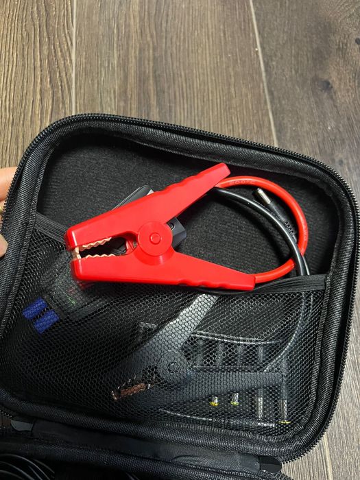 Robot de pornire/Power bank 12000 mAh cu lanterna si LCD, Yato YT 8302