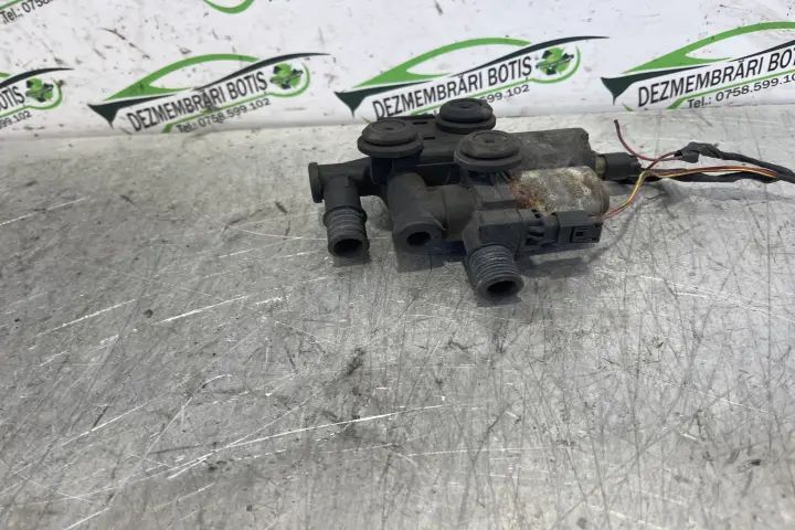 Pompa apa 64118369807 / 64.11-8 369 807 BMW Seria 3 2001