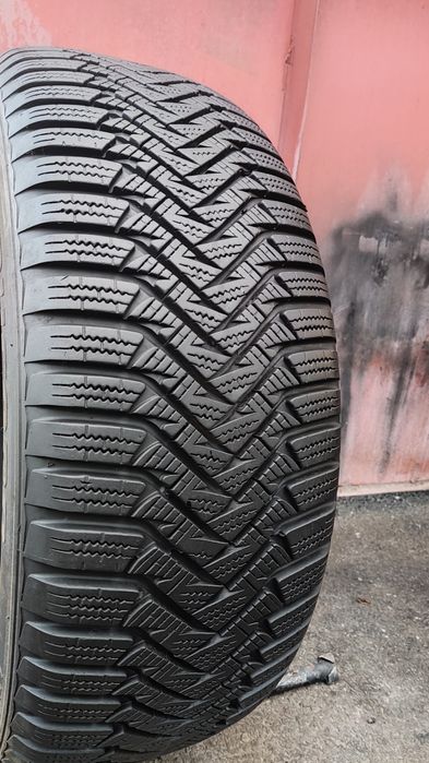1бр. зимнa гумa  205/55/16 Laufenn 
dot23
7mm
Много добро състояние на