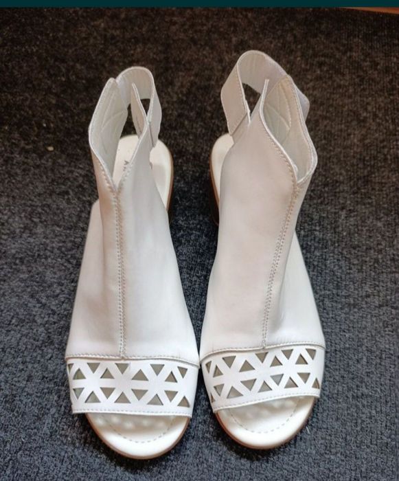 Новые кожаные сапоги ботфорты