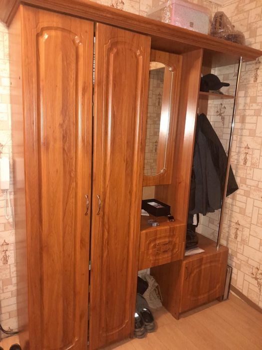 Продам шкаф в прихожую