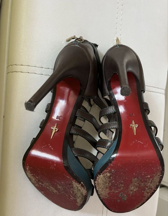 Оригинални токчета лачени bally 38 н cesare paciotti