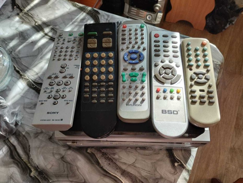 Продам ТВ ресиверы 4 штуки