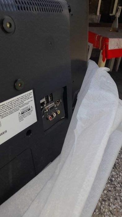 Телевизор "NEO"32 андроид счупена матрица.