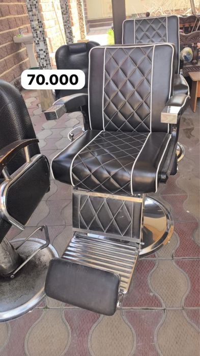 Салон красоты. Кресло. Столы