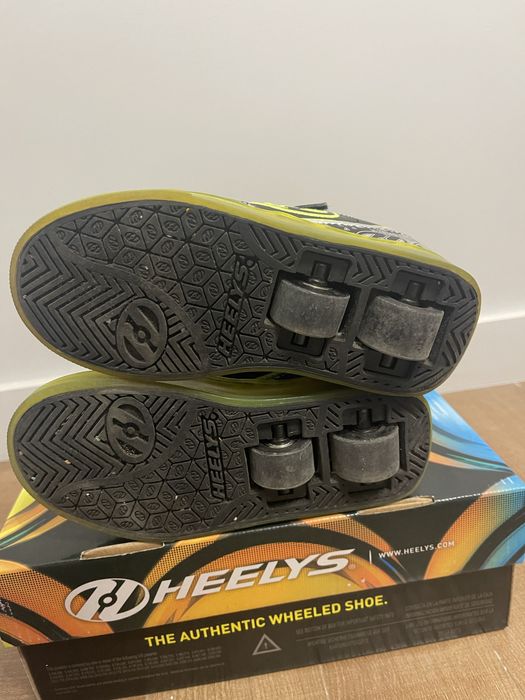 Кроссовки - ролики heelys