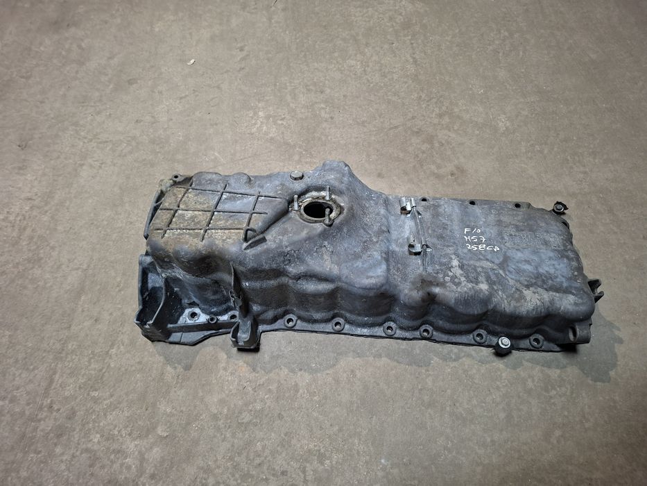 Baie de ulei motor N57 30 Diesel BMW F01 F02 F06 F07 F10 F11 F12 F13 F30 F31 F32 F33 F34 F36 Cod 7823204 in stare foarte buna