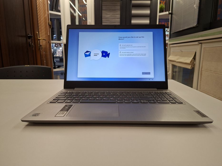 Lenovo IdePad 3 Intel Core i5 / Windows 11 / 8GB RAM / SSD 238GB