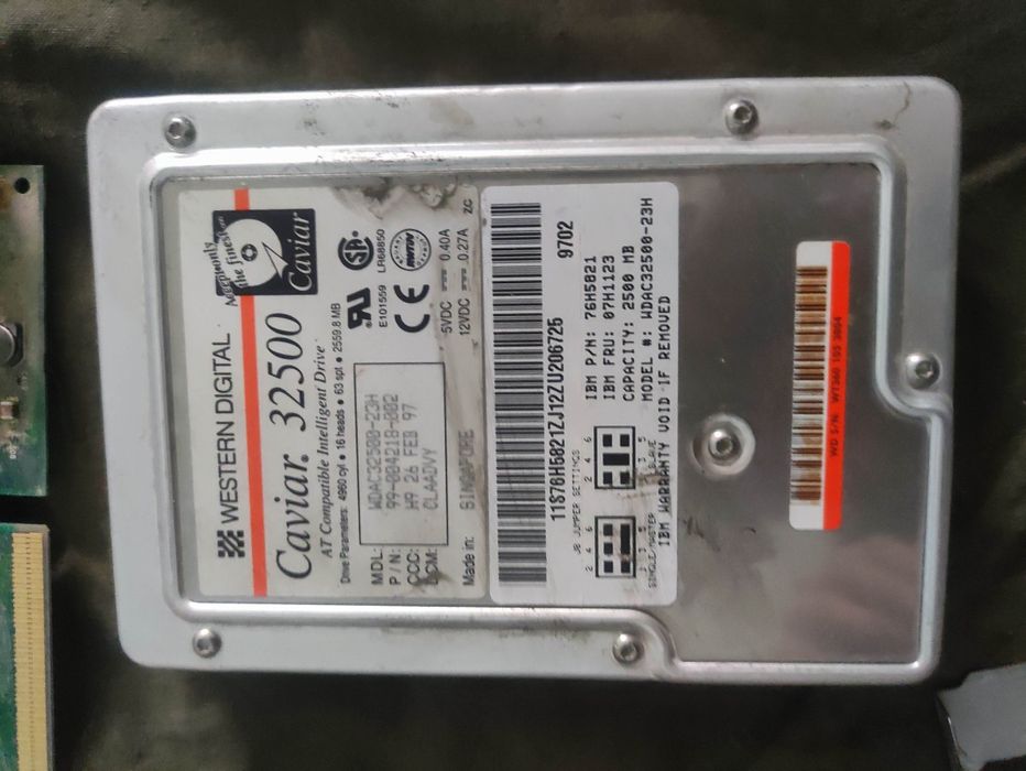 Продавам много стари компютри: IBM ,Commodore,Правец..