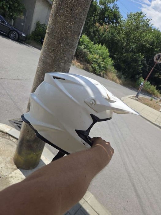 Кросова каска SHOEI