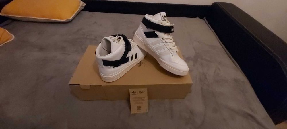 Adidași Parley ii vând pentru că nu mi se potrivesc