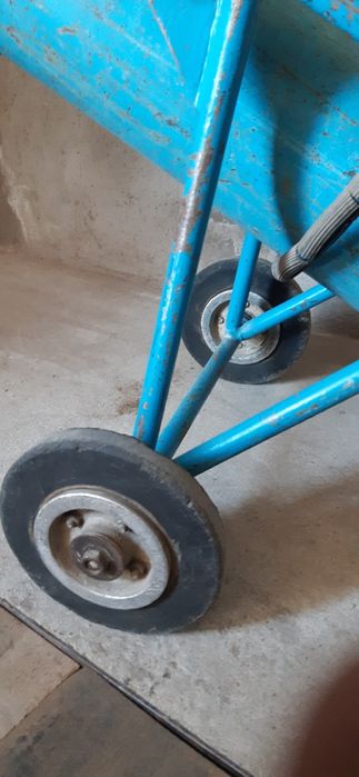 Кислородный баллон с тележкой