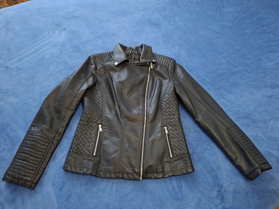 Продам женские куртки новые