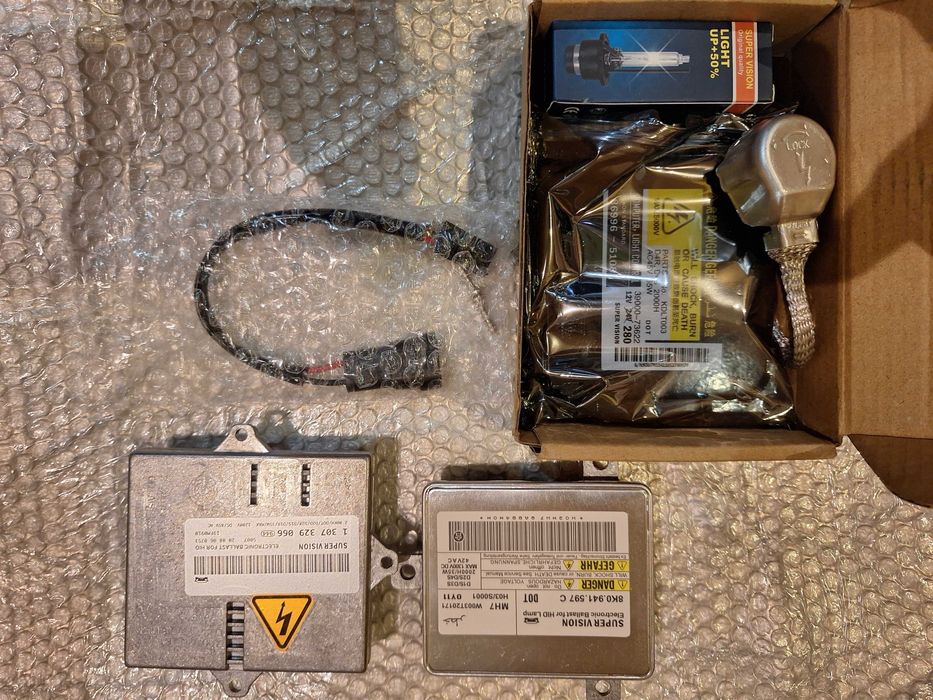 Modul de control al  balastului farurilor  Xenon Lexus ,Subaru , Toyota , Audi, VW