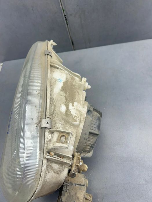 Far stanga 3905300L Volkswagen VW Vento 1993 1.8 AT (90 hp)
