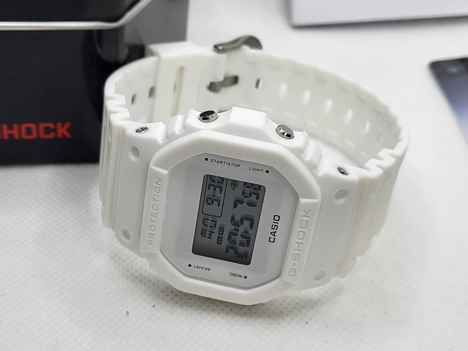 Ceas Casio g shock Classic dw5600 white, Nou, Garantie 2 ani