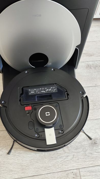Робот пылесос Bork V830