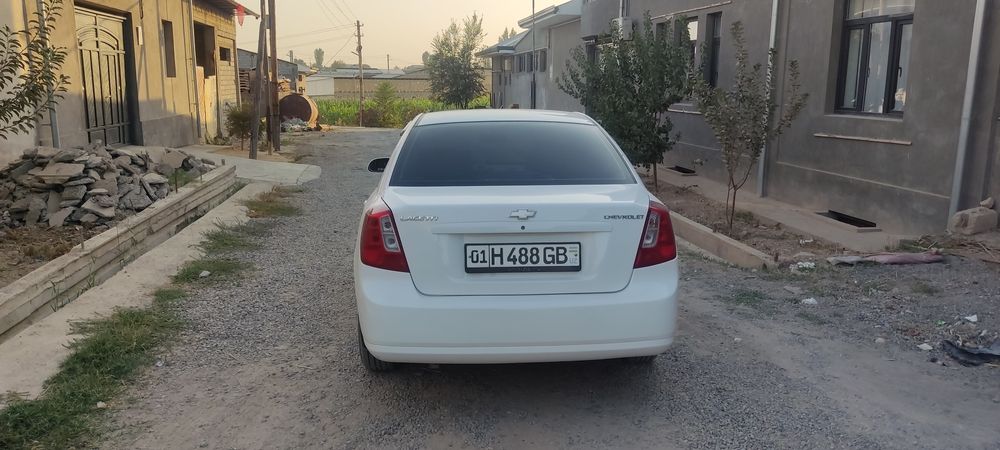 Срочна сотилади Ласетти 2006 йил карески матор