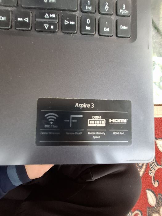 Noutbuk b/u sotiladi