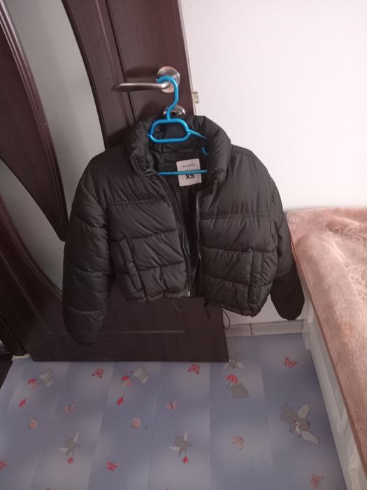 Vând geaca nouă purtata de doua ori cu vânzare directa de pe vinted