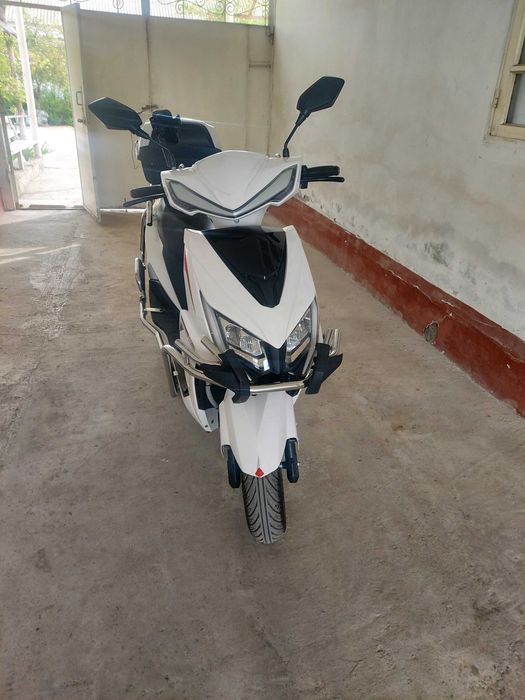 Wasat skuter sotiladi