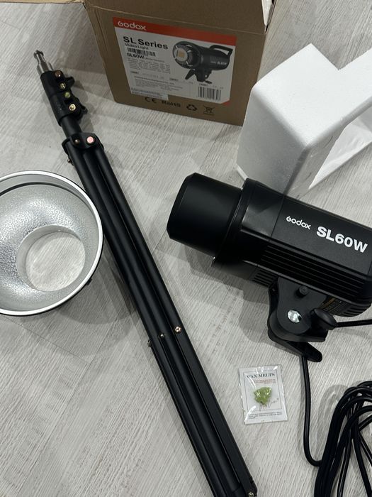 Источник света Godox SL60W+усиленный штатив