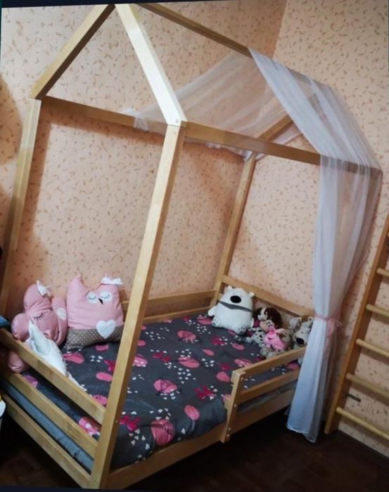 Продам кровать домик 180 90 размер