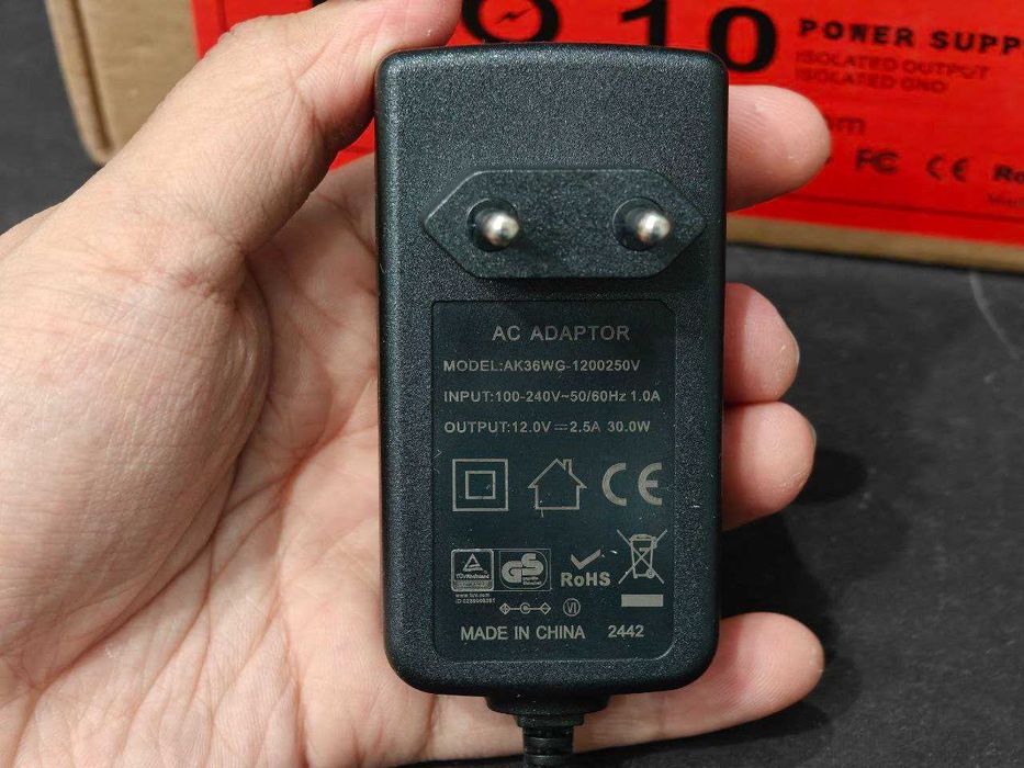 Блок питания для гитарных педалей эффектов, изолированный