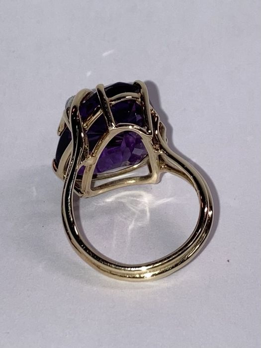 Inel aur cu Amethyst si diamante