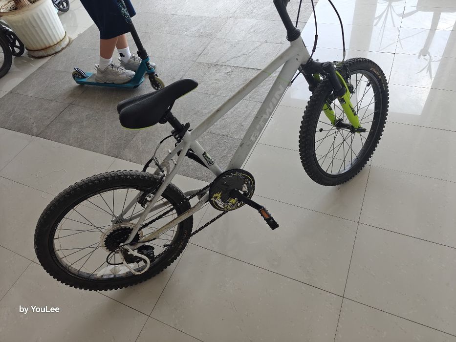 Vand bicicleta B-twin Racing Boy 500 20 inch cu 6 viteze