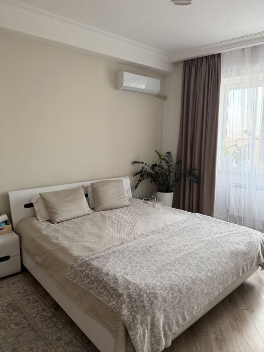 Кровать без матраса