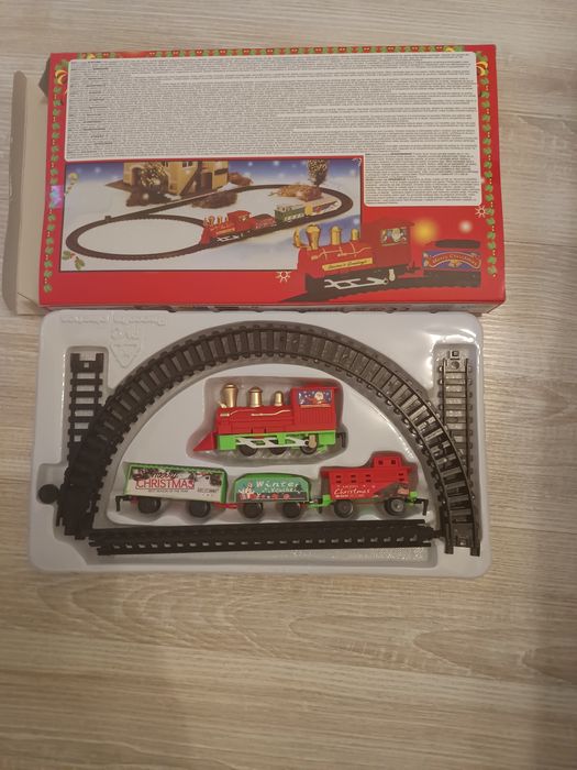 Papuci noi 32- 33 + un trenuleț cadou