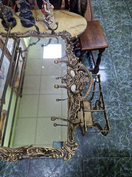 Стара уникална  английска бронзова закачалка с огледало и чадърник