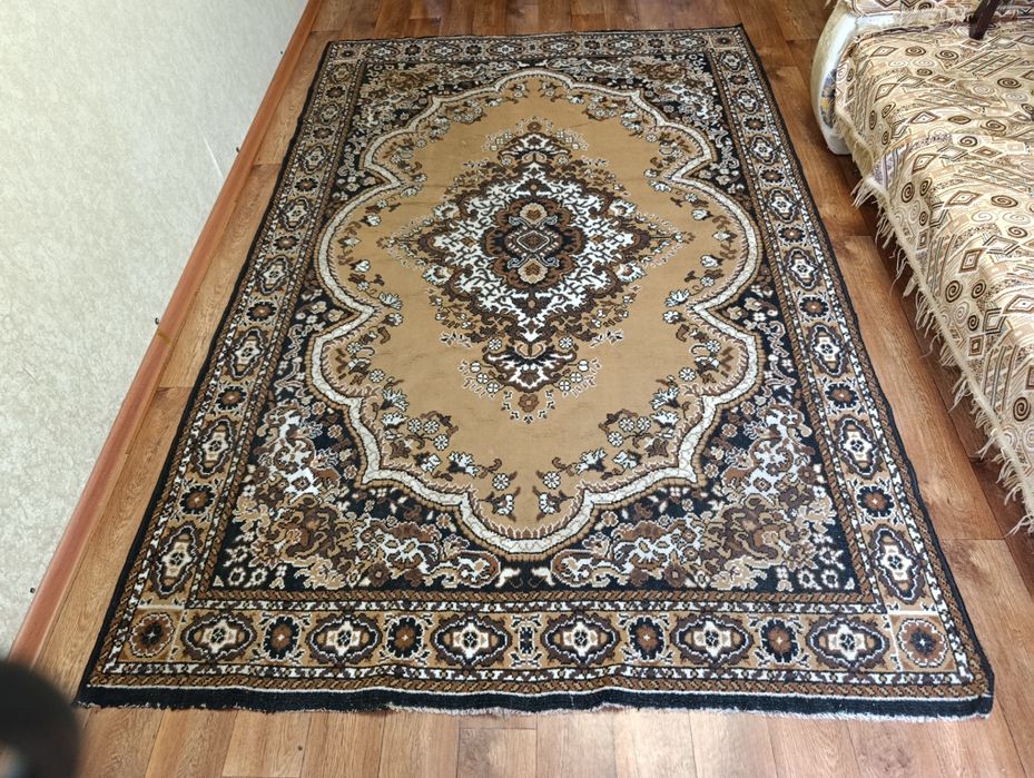 ковер для дома в хорошем состоянии