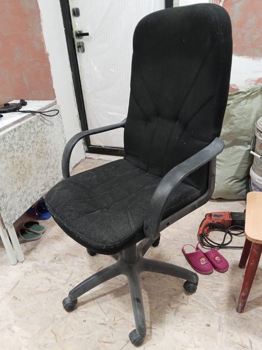 Продам компьютерный стол